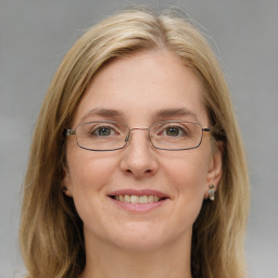 Szabó Eszter vélemény